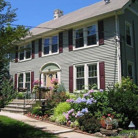 Alpine Haus Bed & Breakfast Inn Vernon Exterior photo