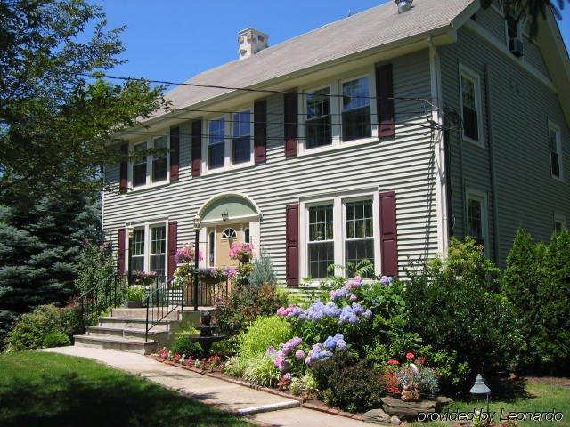Alpine Haus Bed & Breakfast Inn Vernon Exterior photo