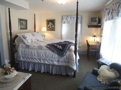 Alpine Haus Bed & Breakfast Inn Vernon Room photo