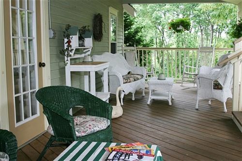 Alpine Haus Bed & Breakfast Inn Vernon Exterior photo